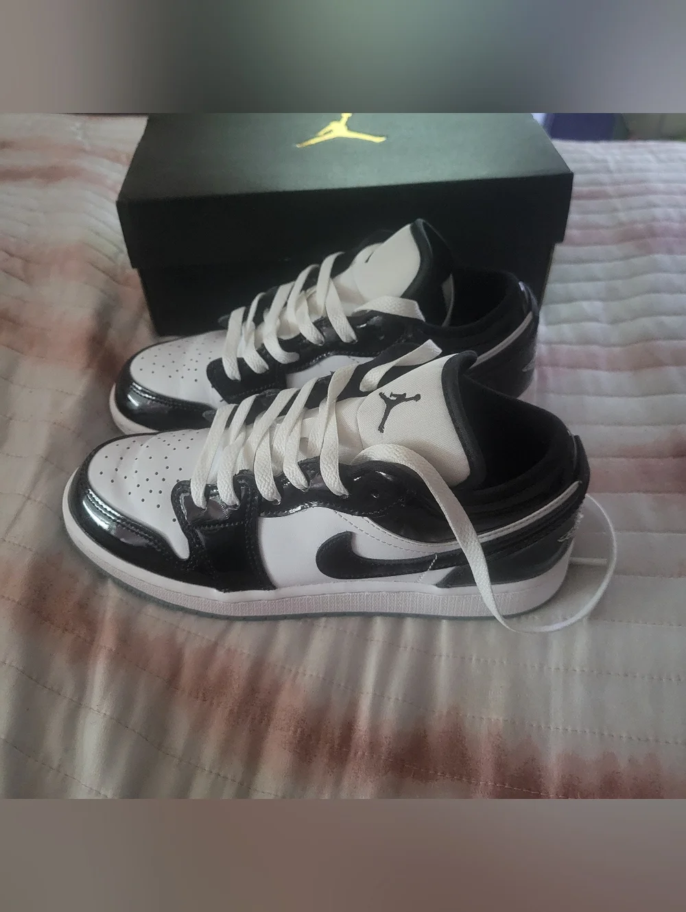 Jordan 1s Low Top Sneakers - Black & White Patent Size 4Y EUC - Picture 3 of 13